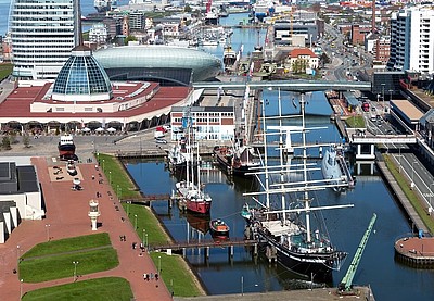 Blick aus der Luft auf die Havenwelten von Bremerhaven