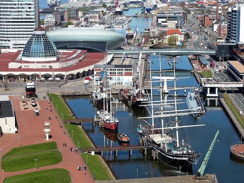 Blick aus der Luft auf die Havenwelten von Bremerhaven