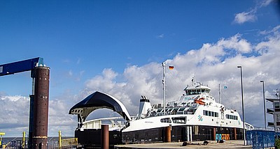 Elbferry im Hafen von Cuxhaven