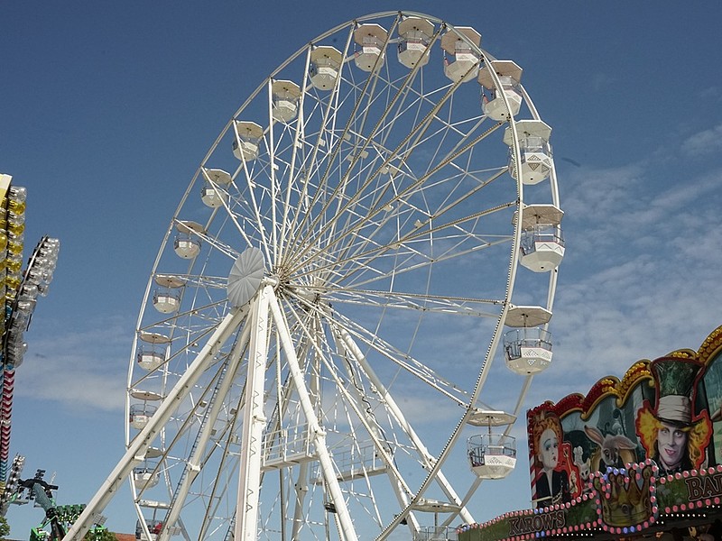 Das Bild zeigt ein Riesenrad auf dem Frühjahrsfleckenmarkt 2026.