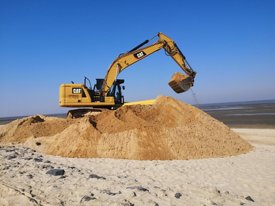 Bagger am Strand