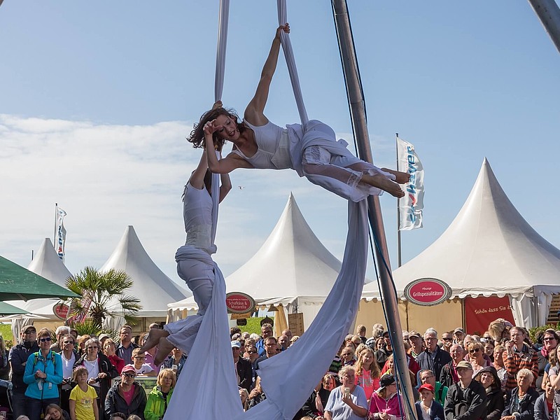 Straßenkünstler beim Duhner Künstlerpromenadenfest