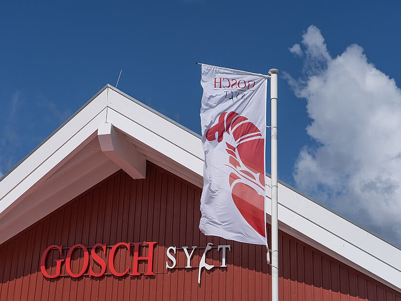 Logo von Gosch Sylt an einer Bude