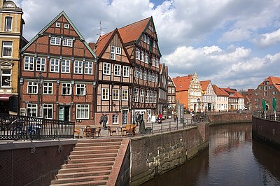 Blick auf die Altstadt von Stade mit dem Innenhafen