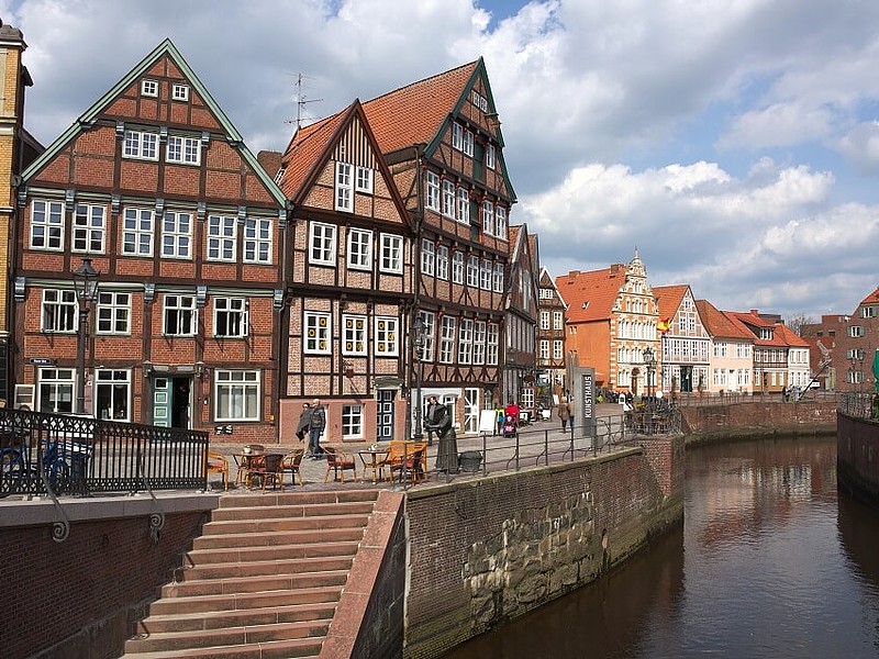 Blick auf die Altstadt von Stade mit dem Innenhafen