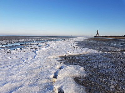 Vereiste Nordsee mit Blick auf die Kugelbake