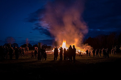 Brennendes Osterfeuer