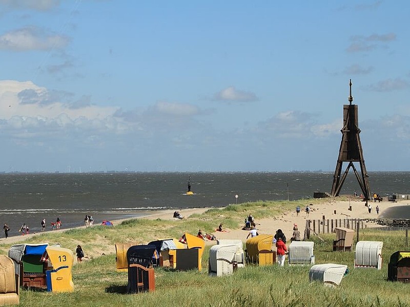 Blick über den Strand zur Kugelbake