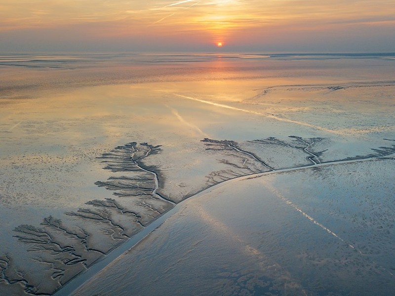 Wattenmeer in Cuxhaven bei Sonnenuntergang