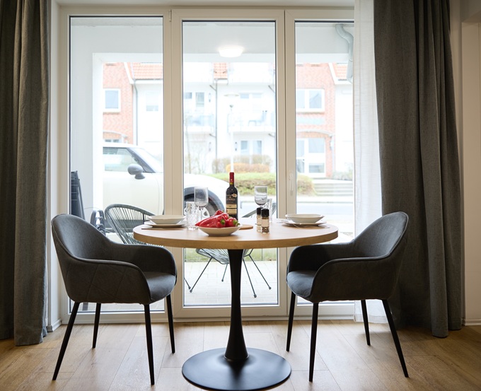 Essbereich mit Blick auf die Terrasse am Haus NorthSide I