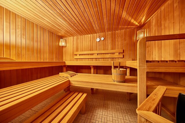 Blick in den Innenraum der Sauna