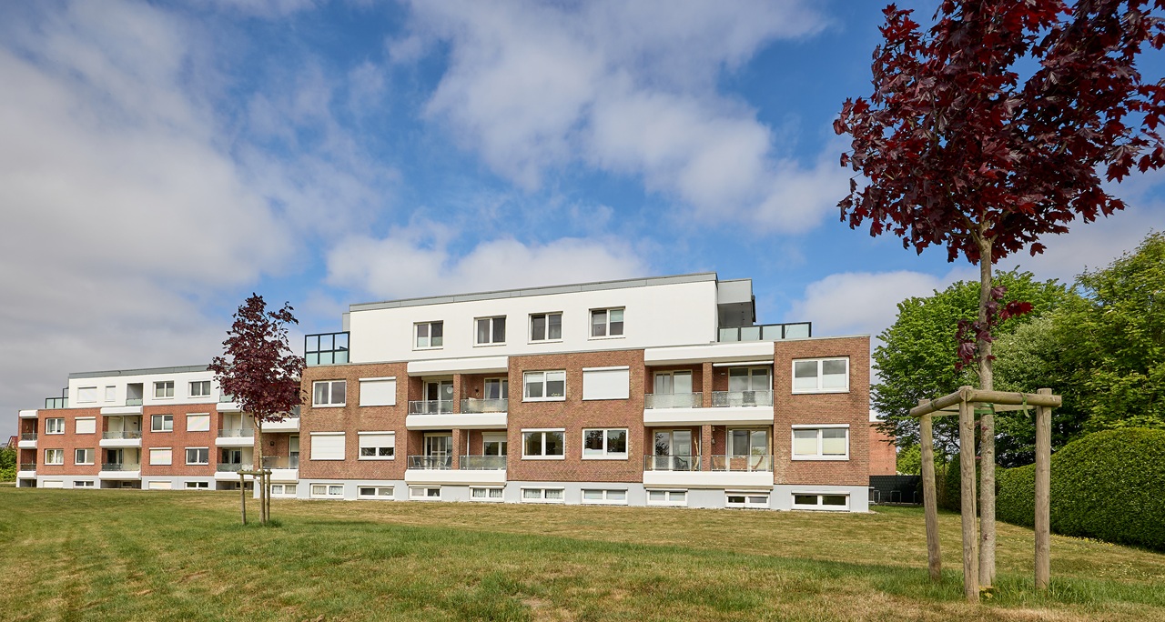 Das Haus Medemsand von der Hintenansicht mit den zahlriechen Balkonen