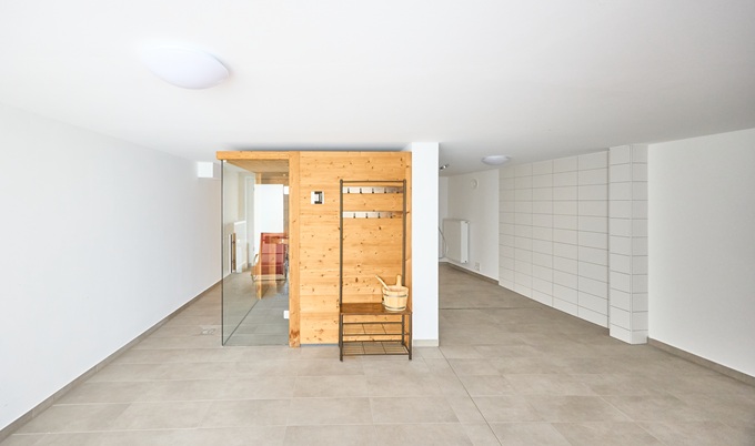 Der Saunaraum mit der Sauna in der Mitte im Haus NorthSide I